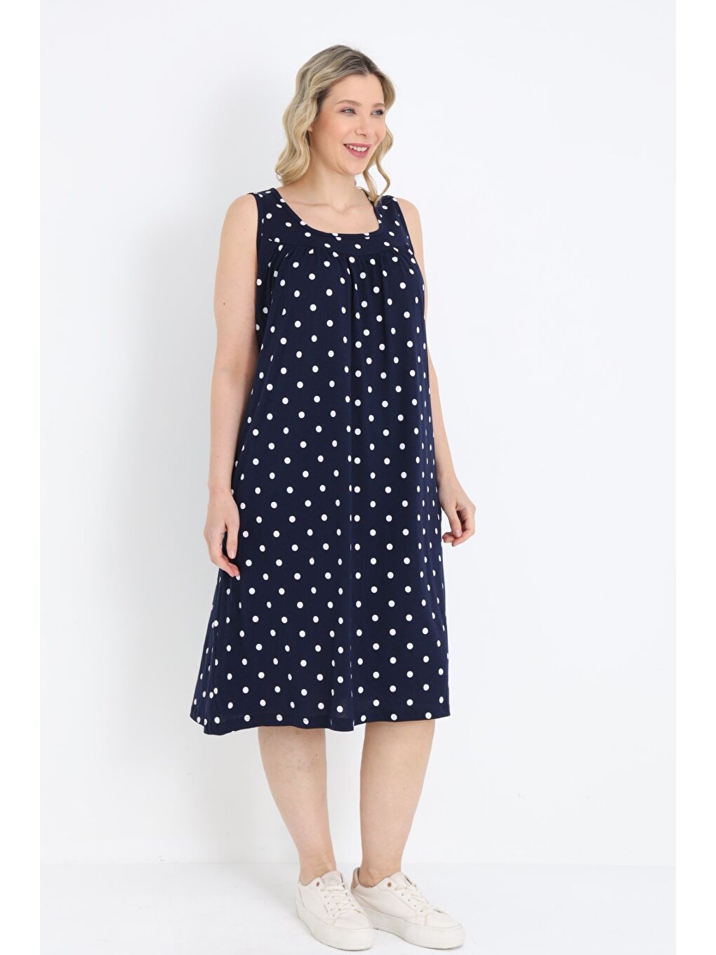 Kadın Büyük Beden Lacivert Puantiyeli Pamuklu Cepli Askılı Elbise-1