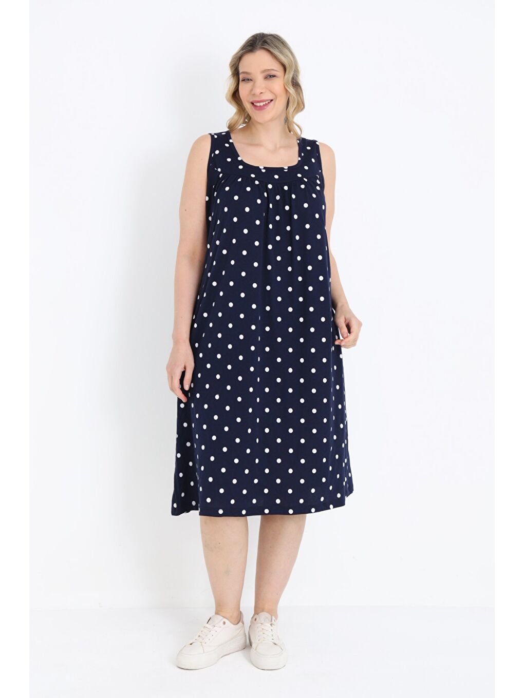 Kadın Büyük Beden Lacivert Puantiyeli Pamuklu Cepli Askılı Elbise-3