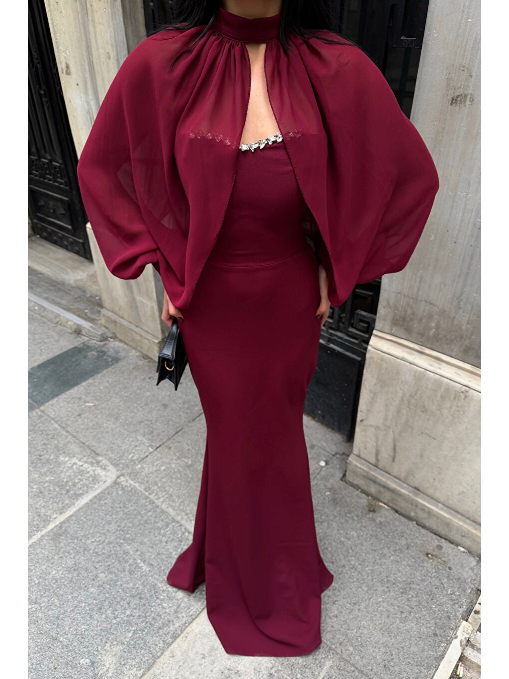 Kadın Bordo Straplez Pelerinli Taş Detay Uzun Davet Elbisesi-4