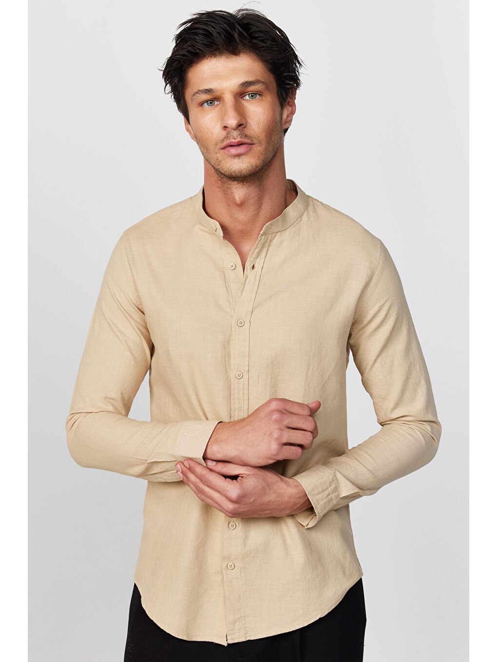 Slim Fit Uzun Kollu Dar Kalıp Hakim Yaka Pamuklu Keten Doku Bej Gömlek-2