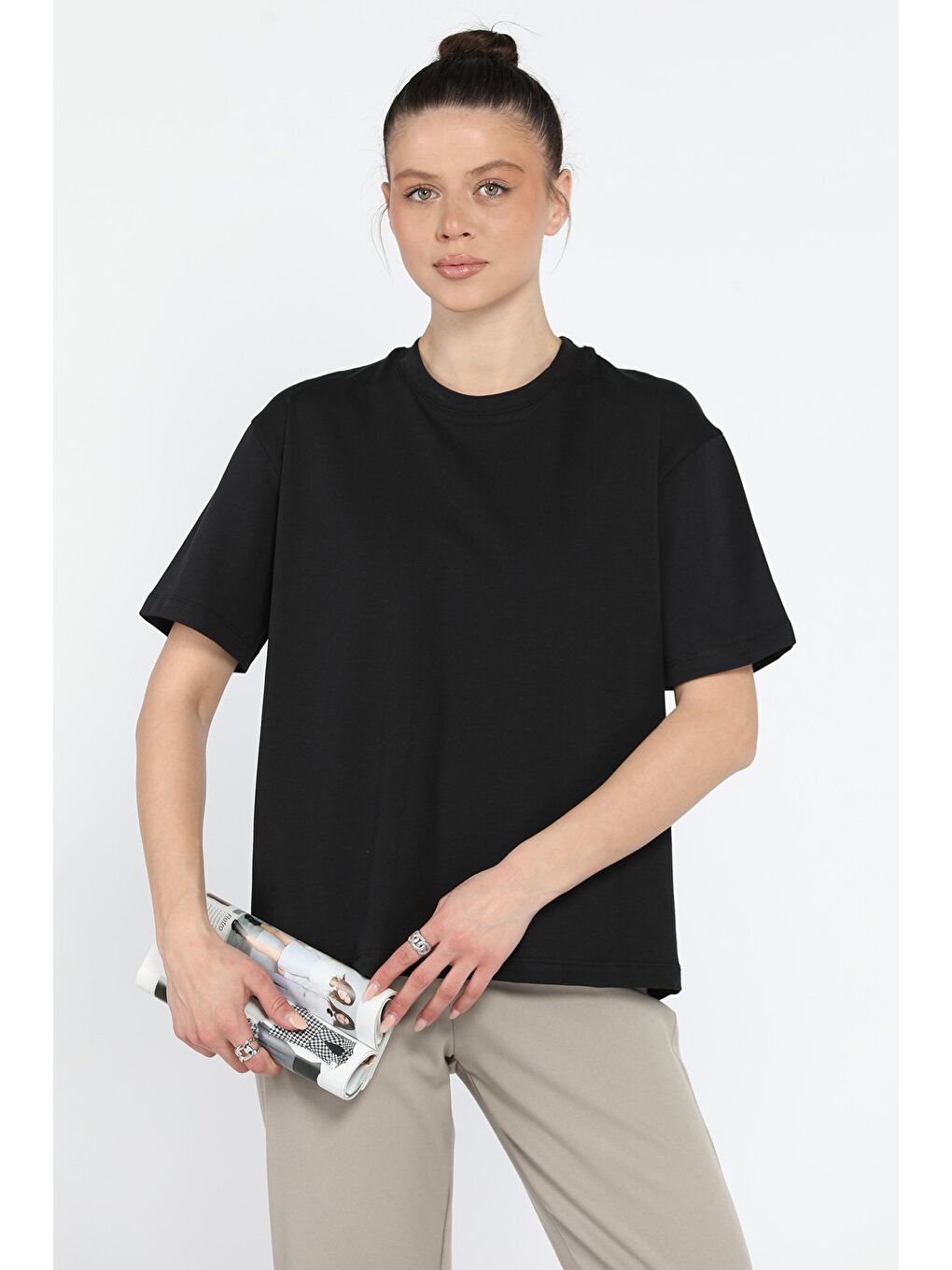 Siyah Bisiklet Yaka Kadın Basic Tişört