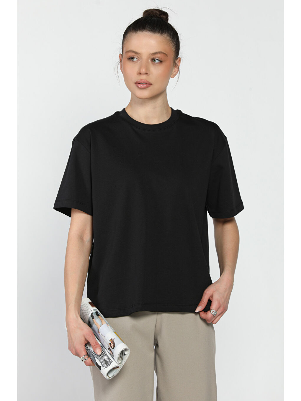 Siyah Bisiklet Yaka Kadın Basic Tişört-1