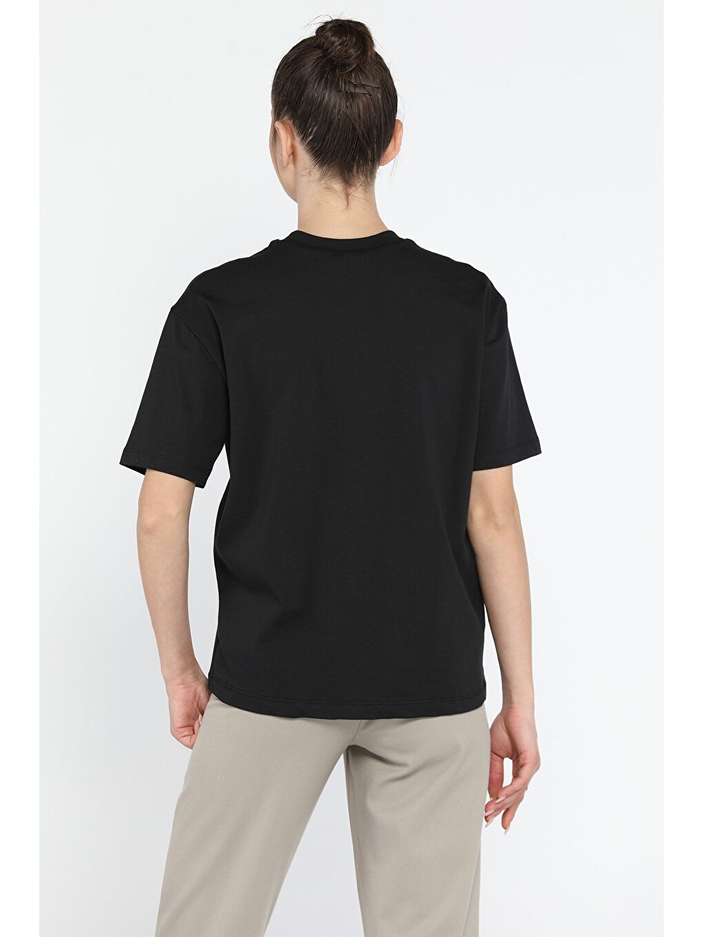 Siyah Bisiklet Yaka Kadın Basic Tişört-2