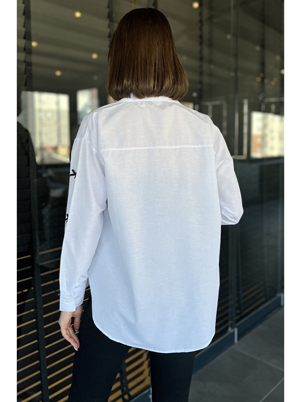 Beyaz Kurdele Detaylı Kadın Gömlek-2