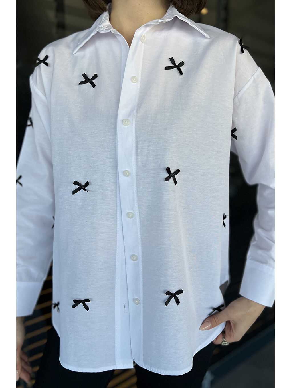 Beyaz Kurdele Detaylı Kadın Gömlek-3