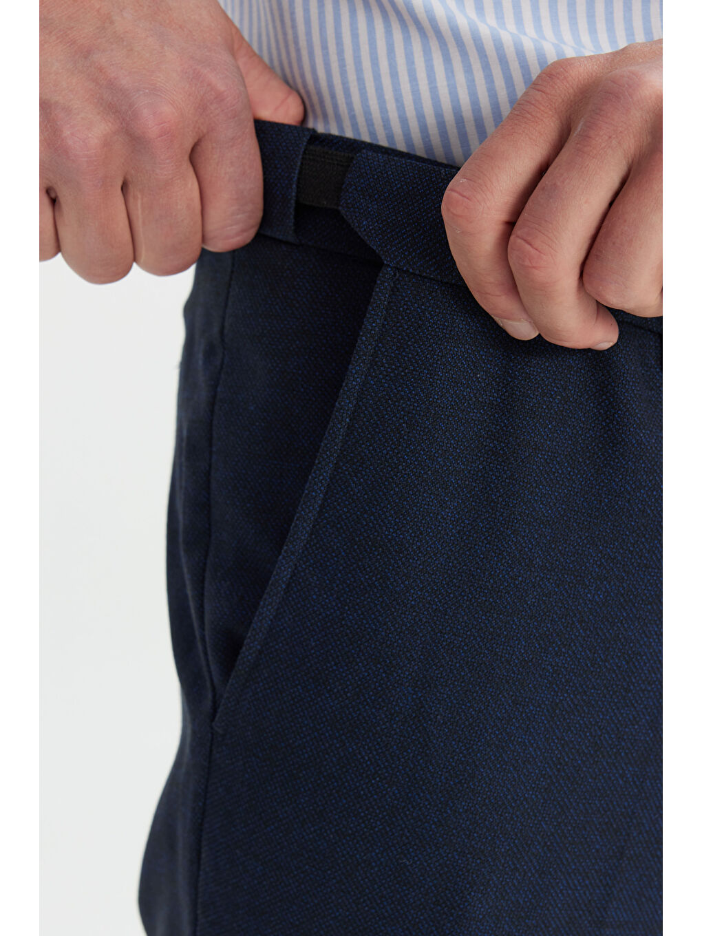 Erkek Lacivert Rahat Kesim Kuş Gözü Desenli Beli Lastikli Yan Cepli Klasik Pantolon-3