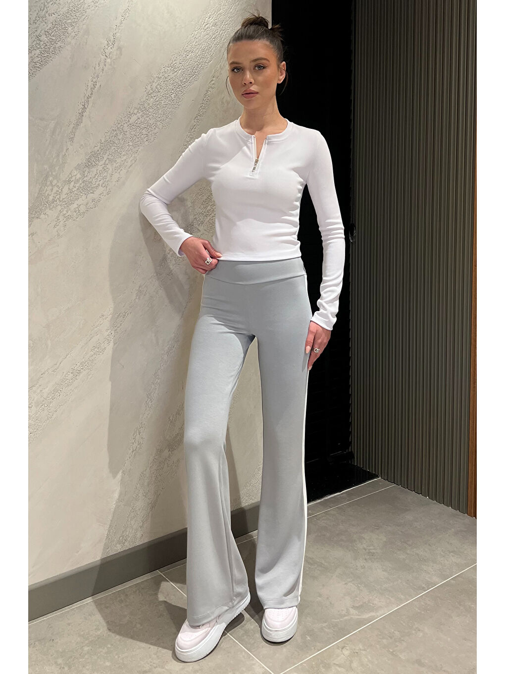 Gri Yan Şeritli Yüksek Bel Bol Paça Kadın Pantolon-1