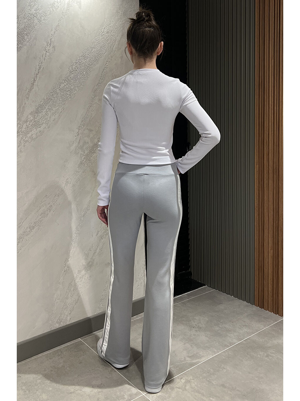 Gri Yan Şeritli Yüksek Bel Bol Paça Kadın Pantolon-2