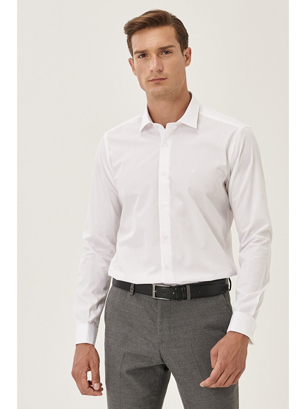 Erkek Beyaz Kolay Ütülenebilir Slim Fit Dar Kesim Klasik Yaka Pamuklu Gömlek-3