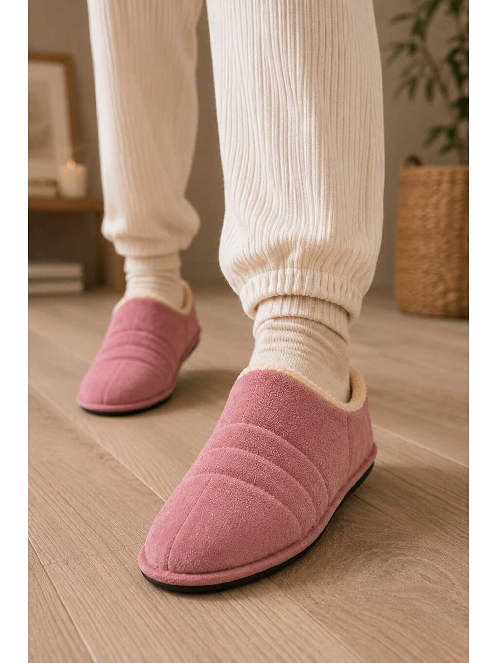 Pembe Unisex, Kapitone Dikişli, İçi Kürklü, Süet Ev Terliği, Sıcak Tutan Panduf-1