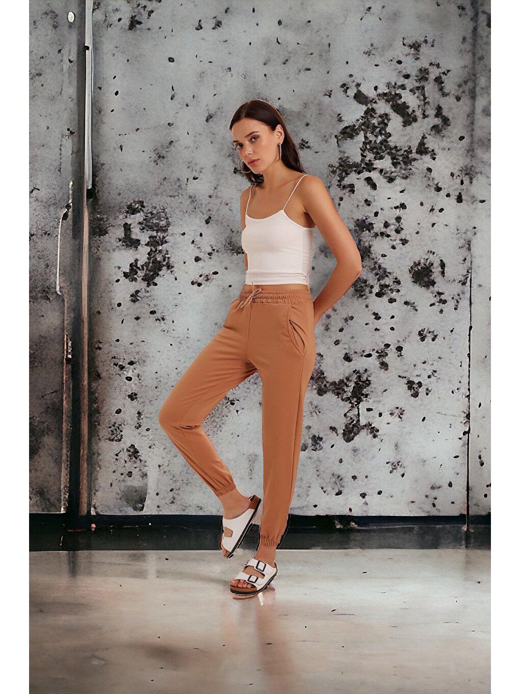 Kahverengi Paçası Lastikli Eşofman Altı-1