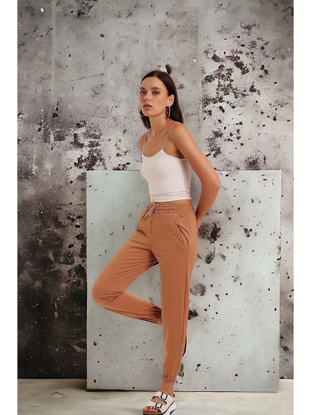 Kahverengi Paçası Lastikli Eşofman Altı-2