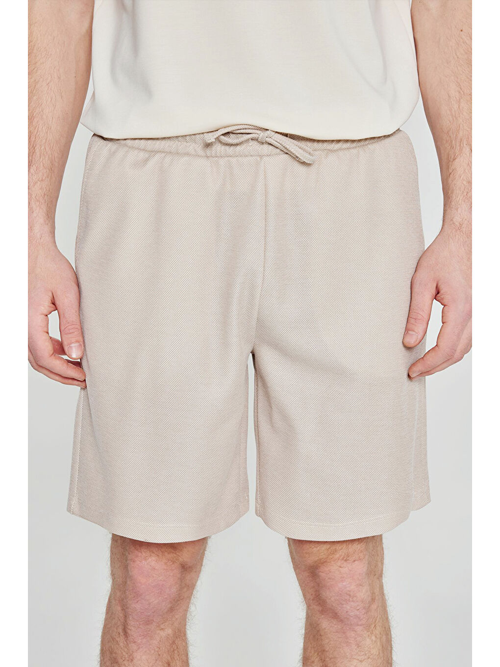 Erkek Bej Pamuklu Normal Kesim Beli Bağlamalı Yan Cepli Örme Şort-3