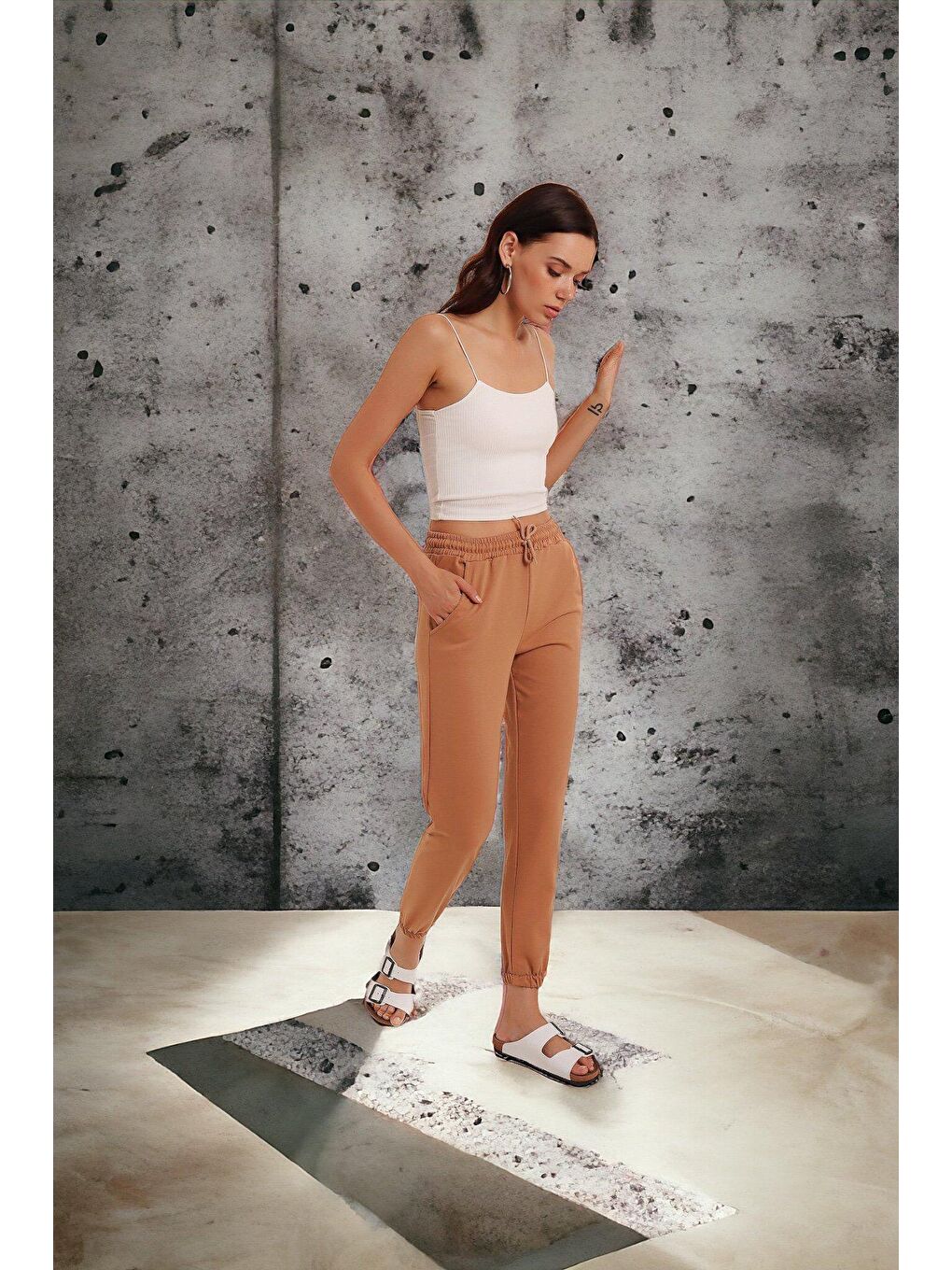 Kahverengi Paçası Lastikli Eşofman Altı-3