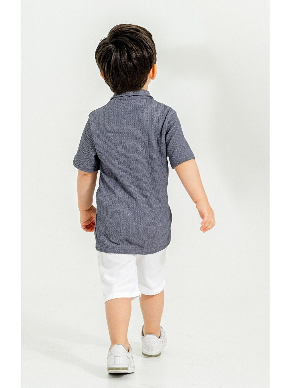 Gri Tarz Lakos Yaprak Desenli Belden Ayarlanabilir Kısa Kollu Şortlu 2'li Takım Çocuk ve Bebek Giyi-3