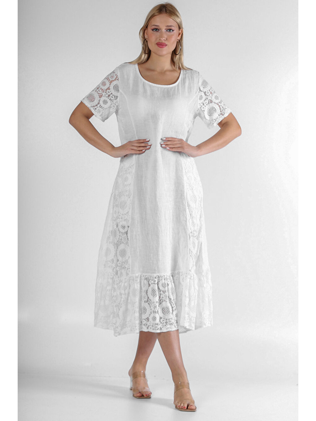İtalyan Beyaz Yuvarlak Yaka Kısa Kol Cepli Kol Ve Etek Ucu Dantelli Keten. Dokuma Elbise