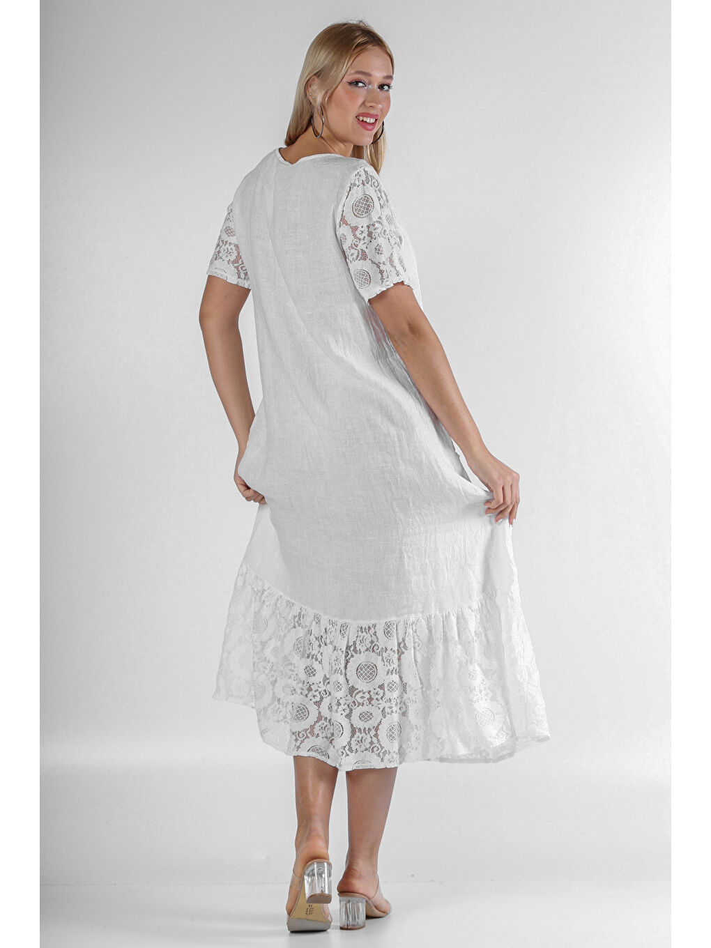 İtalyan Beyaz Yuvarlak Yaka Kısa Kol Cepli Kol Ve Etek Ucu Dantelli Keten. Dokuma Elbise-1