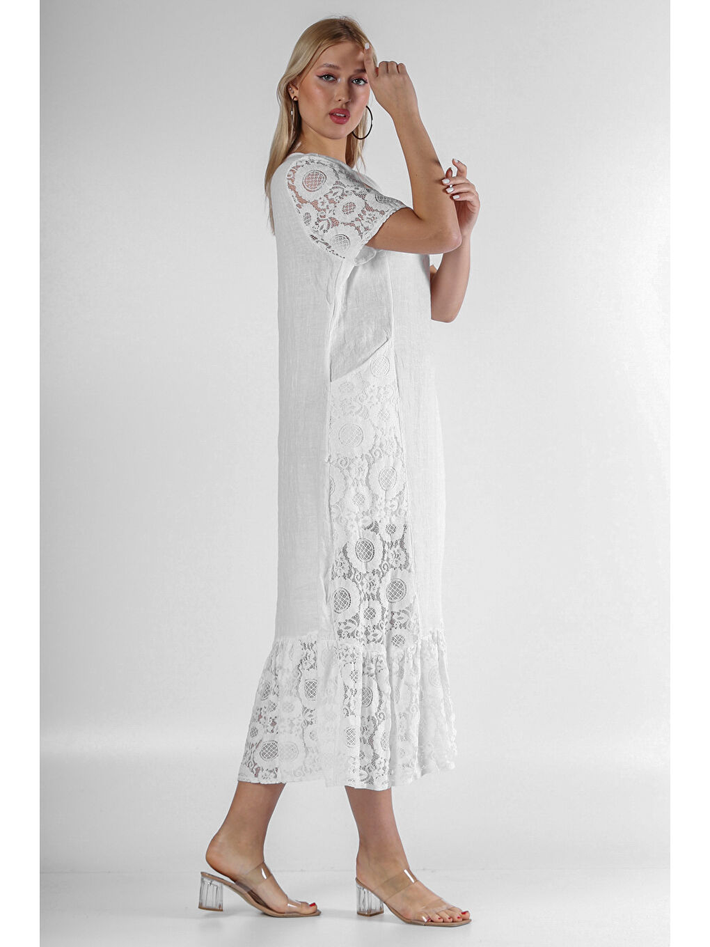 İtalyan Beyaz Yuvarlak Yaka Kısa Kol Cepli Kol Ve Etek Ucu Dantelli Keten. Dokuma Elbise-5