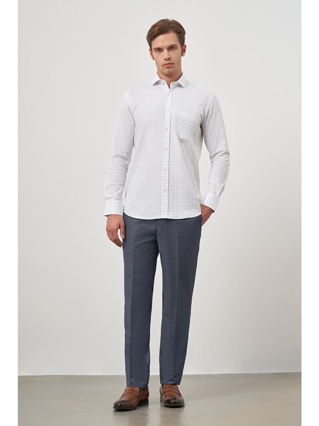 Beyaz Uzun Kol Kareli Desen Yarım İtalyan Yaka Cepli Classic Comfort Fit Gömlek 1004245197-1