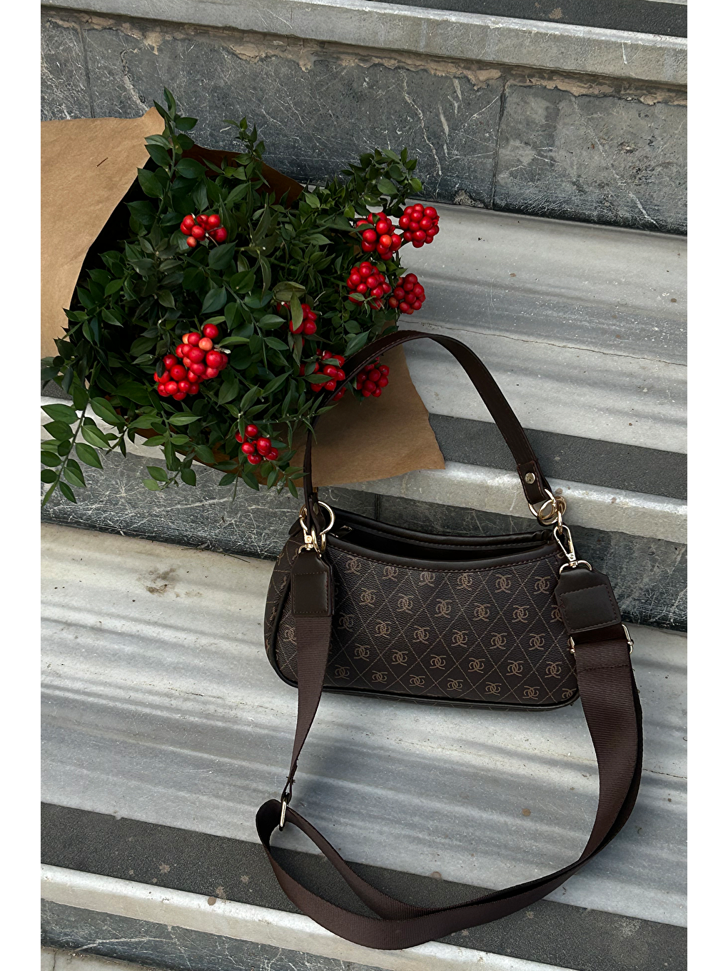 Farme Monogram Kahverengi Baget Ve Çapraz Çanta-3