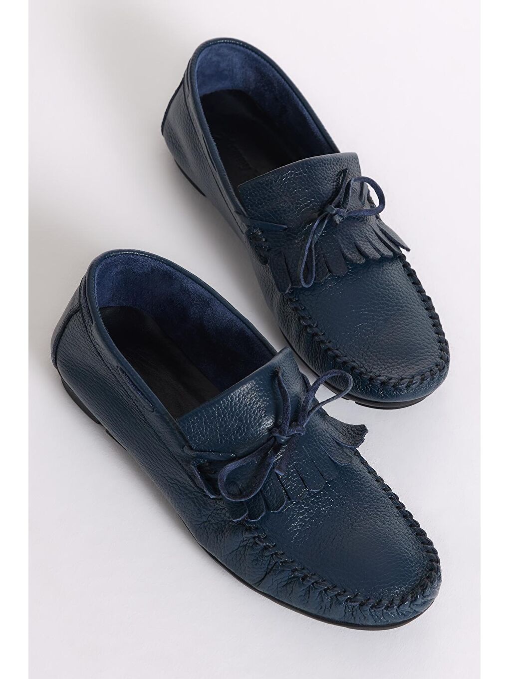 Erkek Lacivert Fiyonk ve Püskül Detaylı Hakiki Deri Loafer
