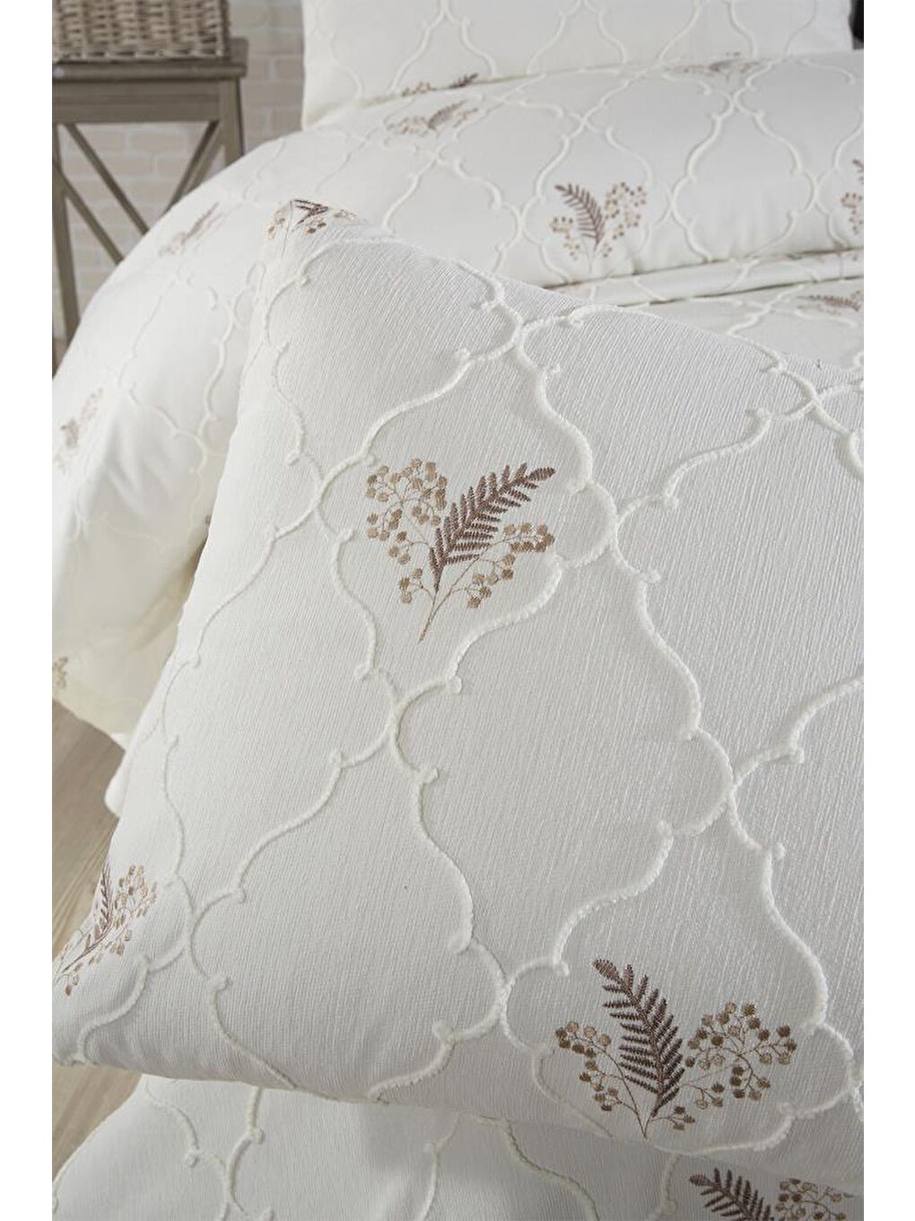 Artemis Nakışlı Şönil 3 Parça Çift Kişilik Yatak Örtüsü Bej-4