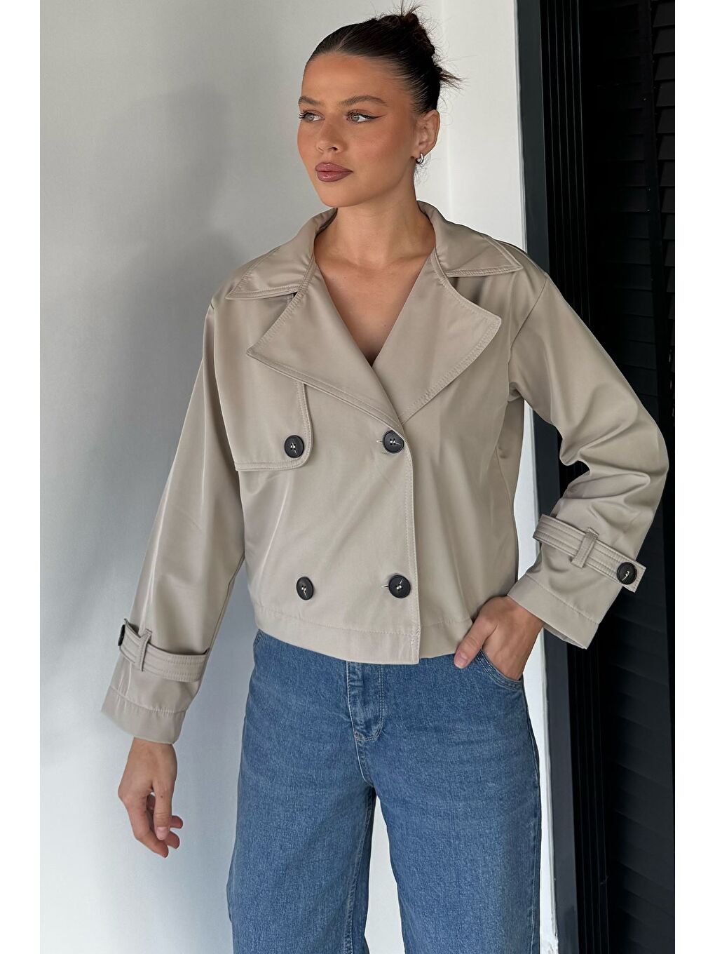 Bej Dört Düğmeli Kadın Kısa Trençkot-1