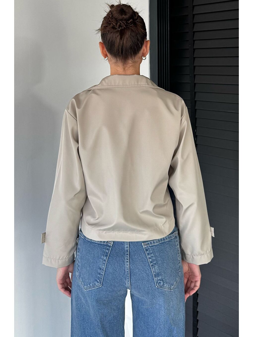 Bej Dört Düğmeli Kadın Kısa Trençkot-3