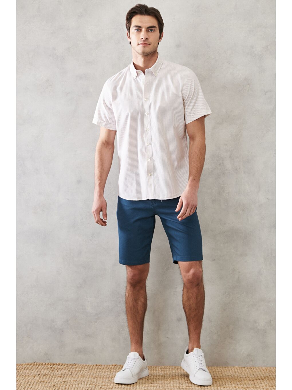 Erkek Beyaz-Bej Slim Fit Dar Kesim Düğmeli Yaka Çizgili Gömlek-1