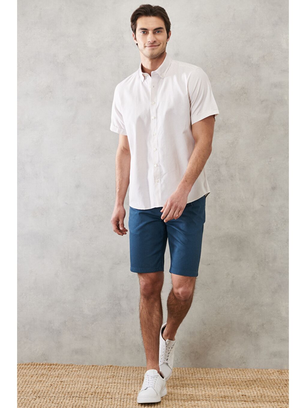 Erkek Beyaz-Bej Slim Fit Dar Kesim Düğmeli Yaka Çizgili Gömlek-3