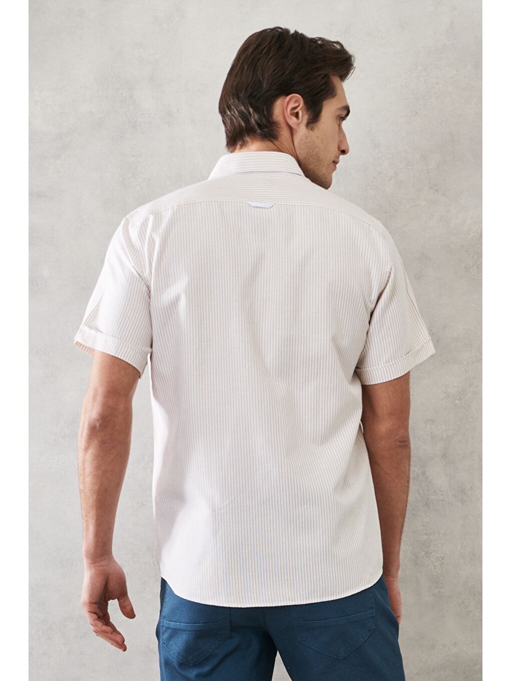 Erkek Beyaz-Bej Slim Fit Dar Kesim Düğmeli Yaka Çizgili Gömlek-5