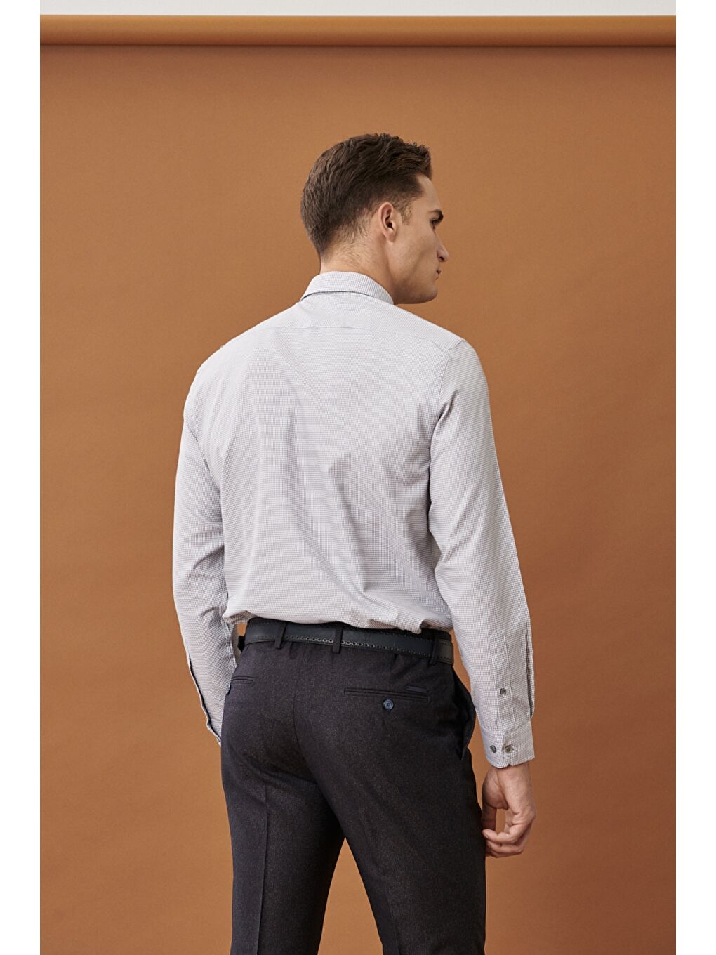 Erkek Beyaz-Siyah Slim Fit Dar Kesim Klasik Yaka Armürlü Beyaz-Siyah Gömlek-4