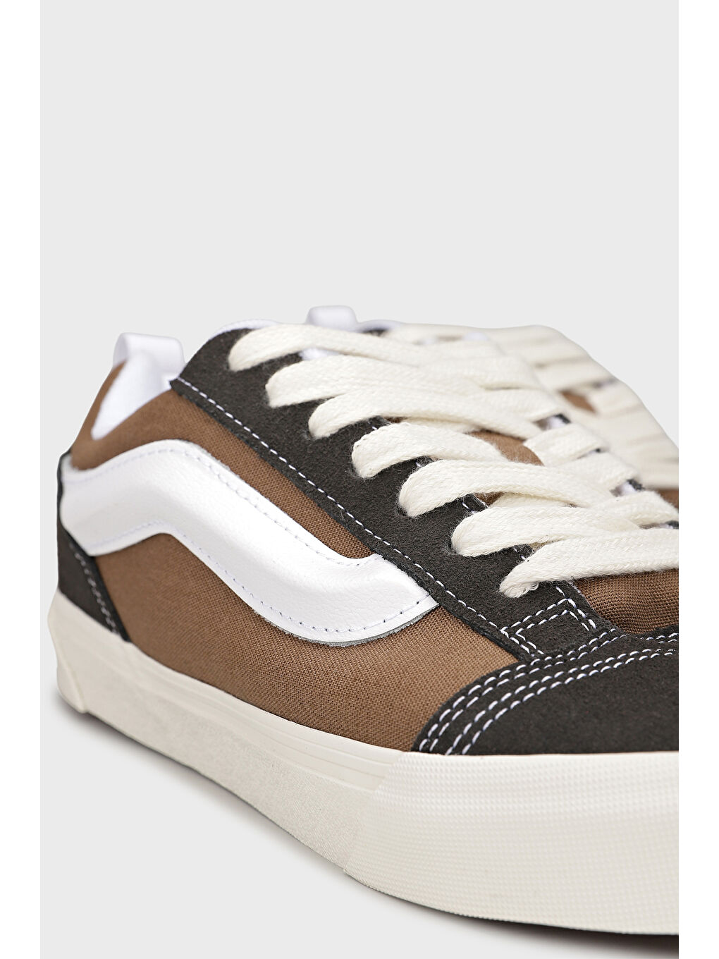Kahverengi Knu Skool Deri Logolu Sneaker Ayakkabı VN000D22BW21-4