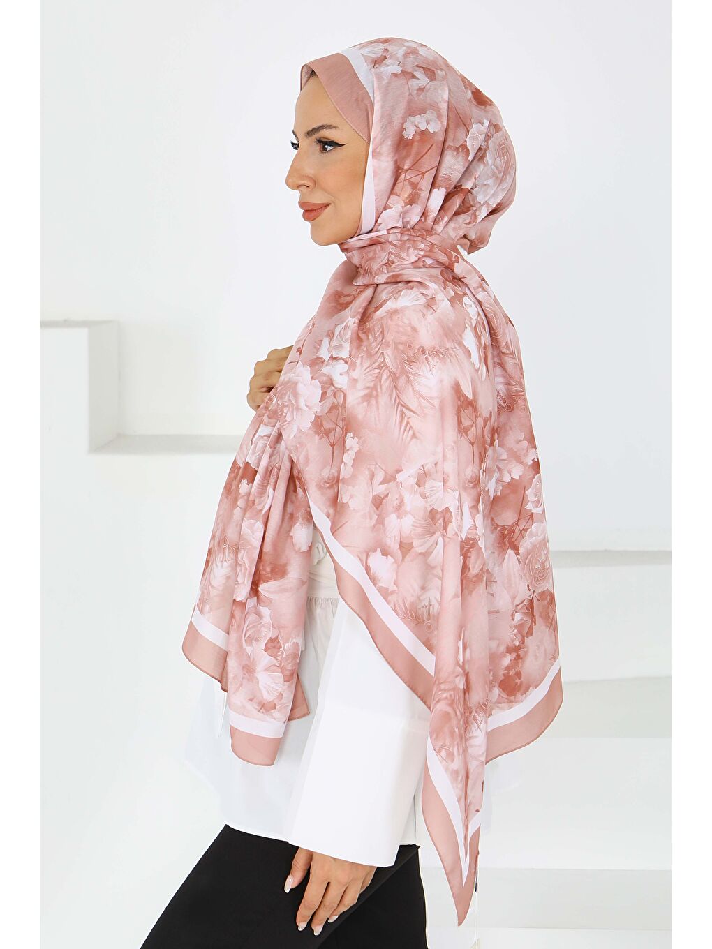 Pembe Flower Serisi Rose Garden Desenli Şal Somon - 27595-2