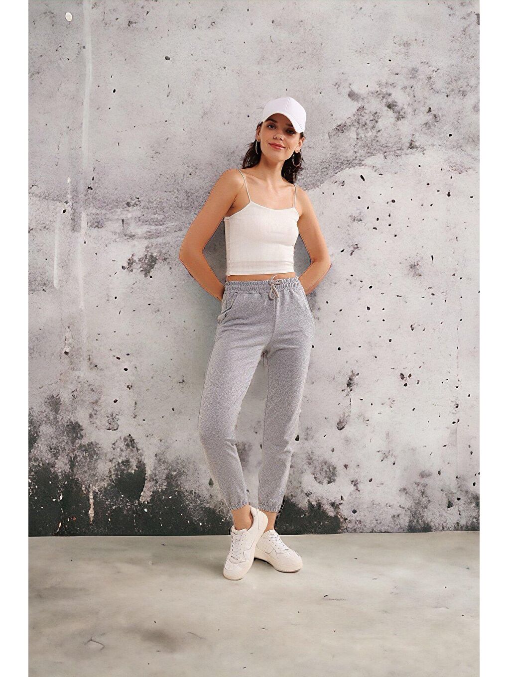 Gri Paçası Lastikli Eşofman Altı