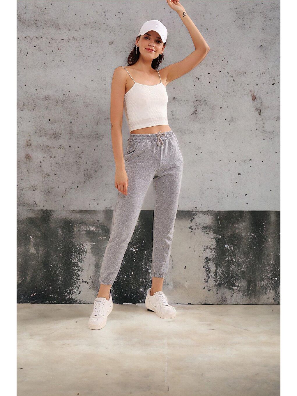 Gri Paçası Lastikli Eşofman Altı-1