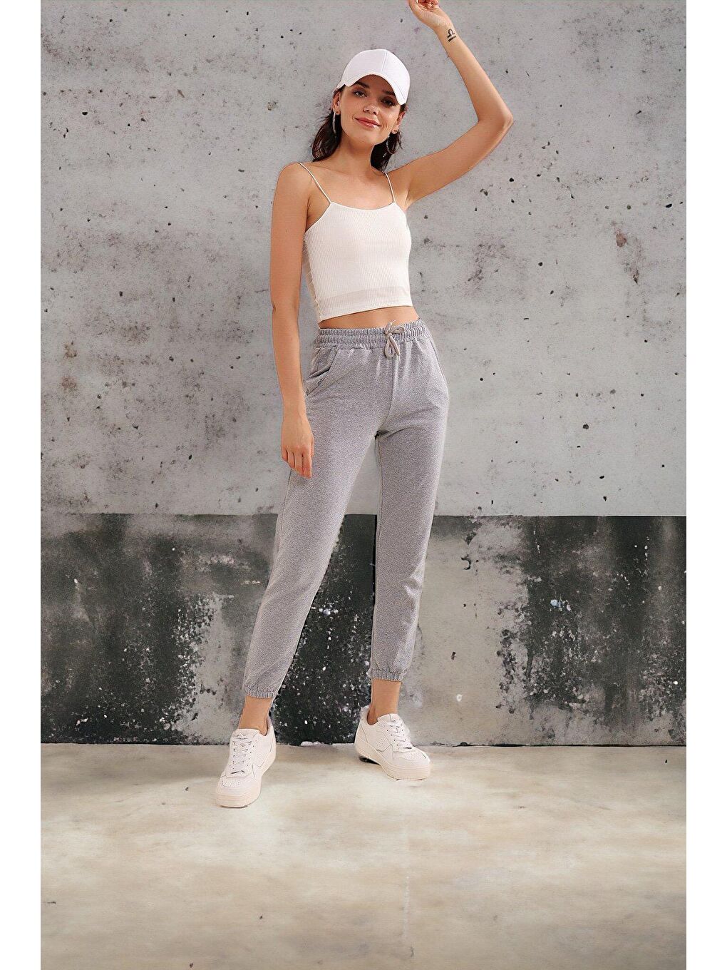 Gri Paçası Lastikli Eşofman Altı-2