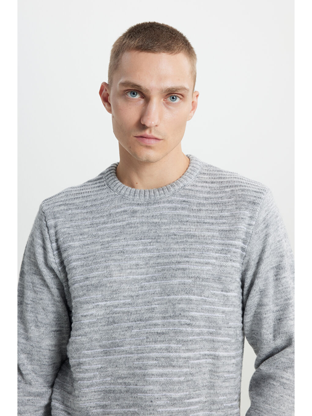 Erkek Kemik-Gri Melanj Standart Fit Normal Kesim Bisiklet Yaka Desenli Triko Kazak-4