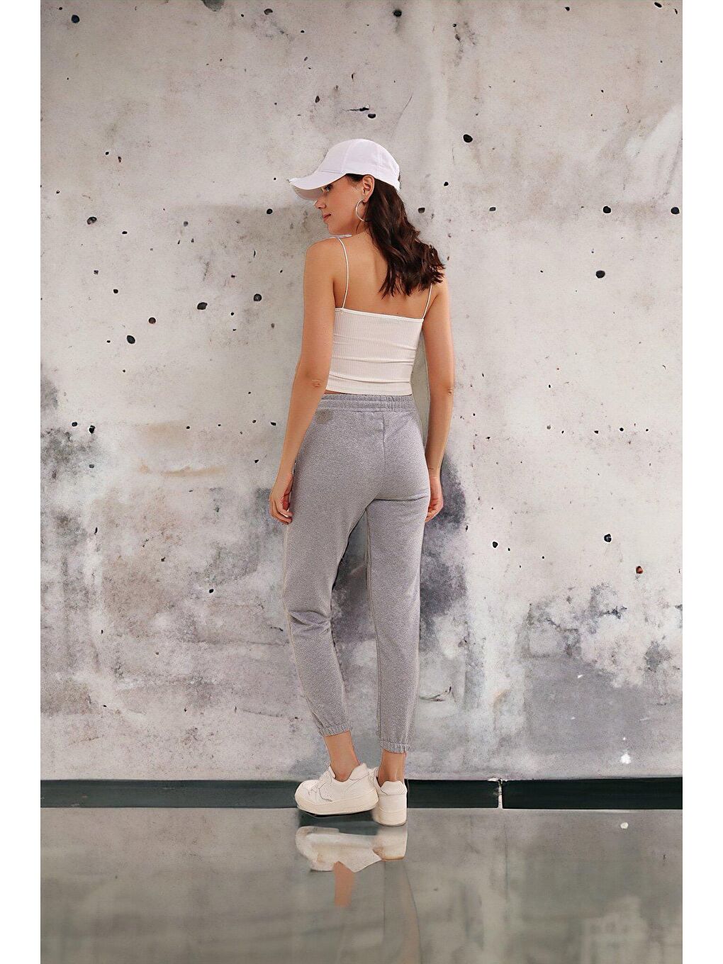 Gri Paçası Lastikli Eşofman Altı-3