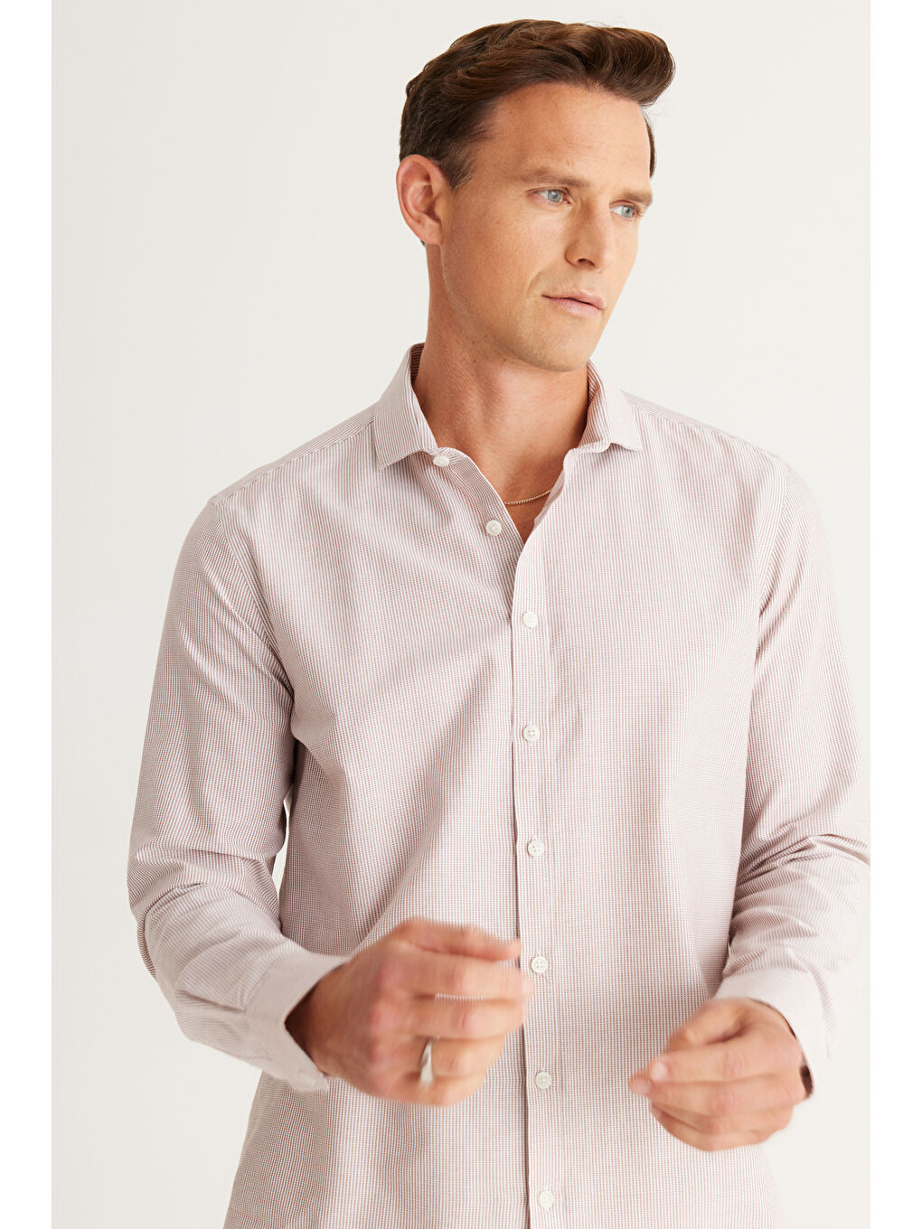 Erkek Beyaz-Kahve Slim Fit Dar Kesim Küçük İtalyan Yaka %100 Pamuk Armürlü Gömlek-1