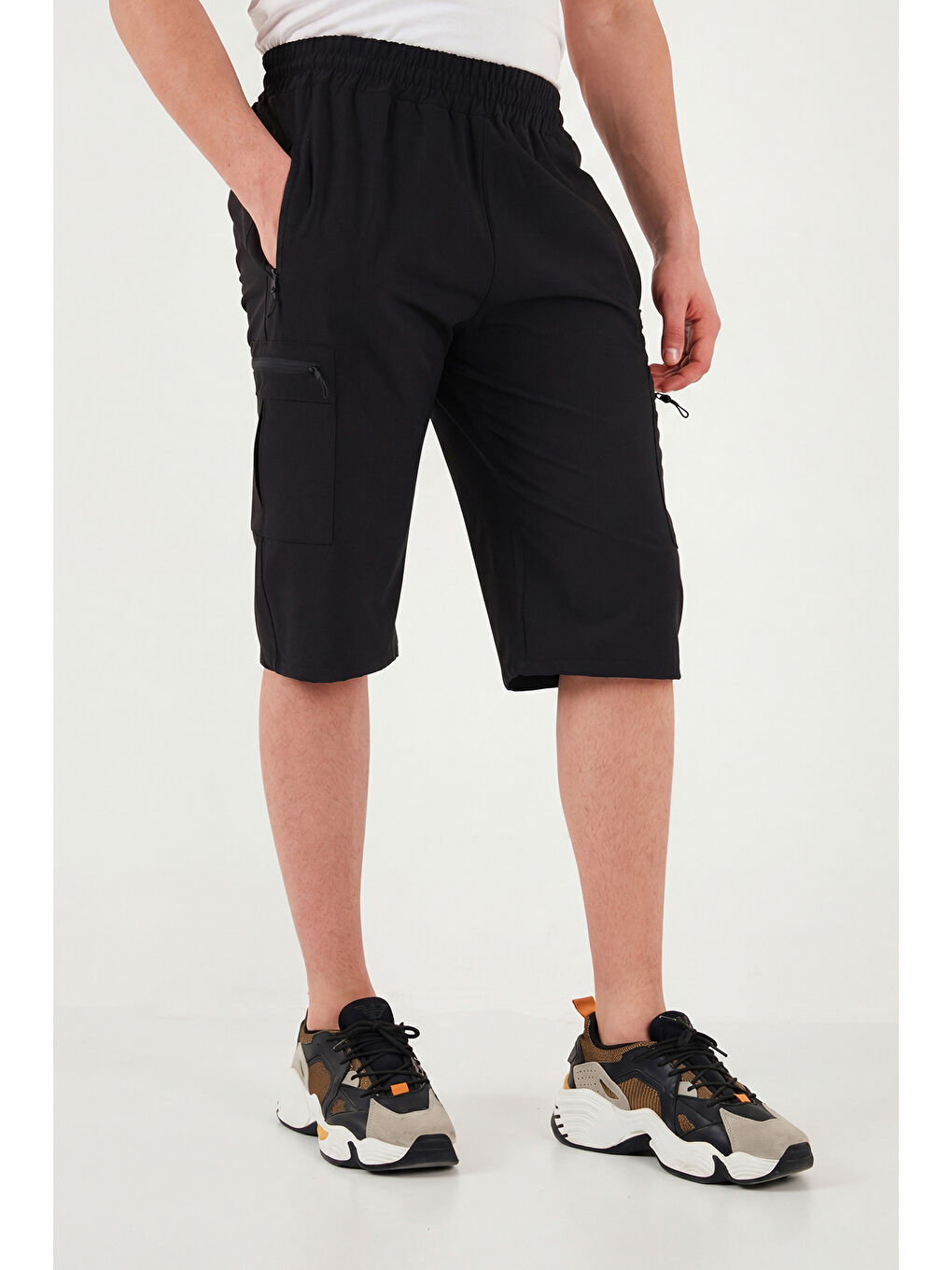 Siyah Lastikli Bel Cepli Kargo Şort 693763-3