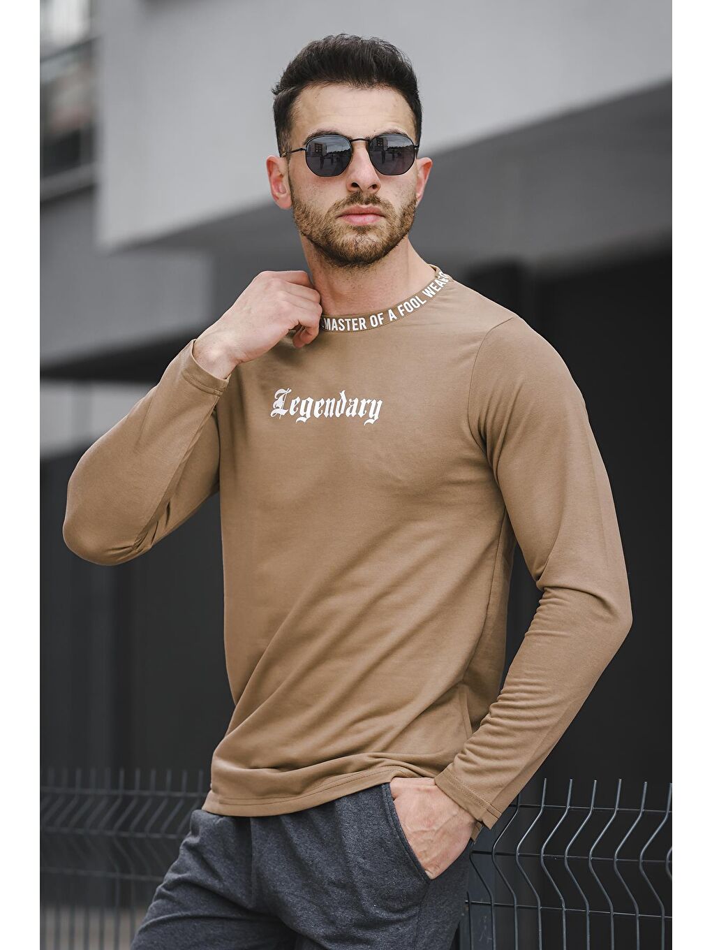 Kahverengi Yakası Baskılı Slim Fit Likralı Sıfır Yaka Erkek Sweatshirt-2