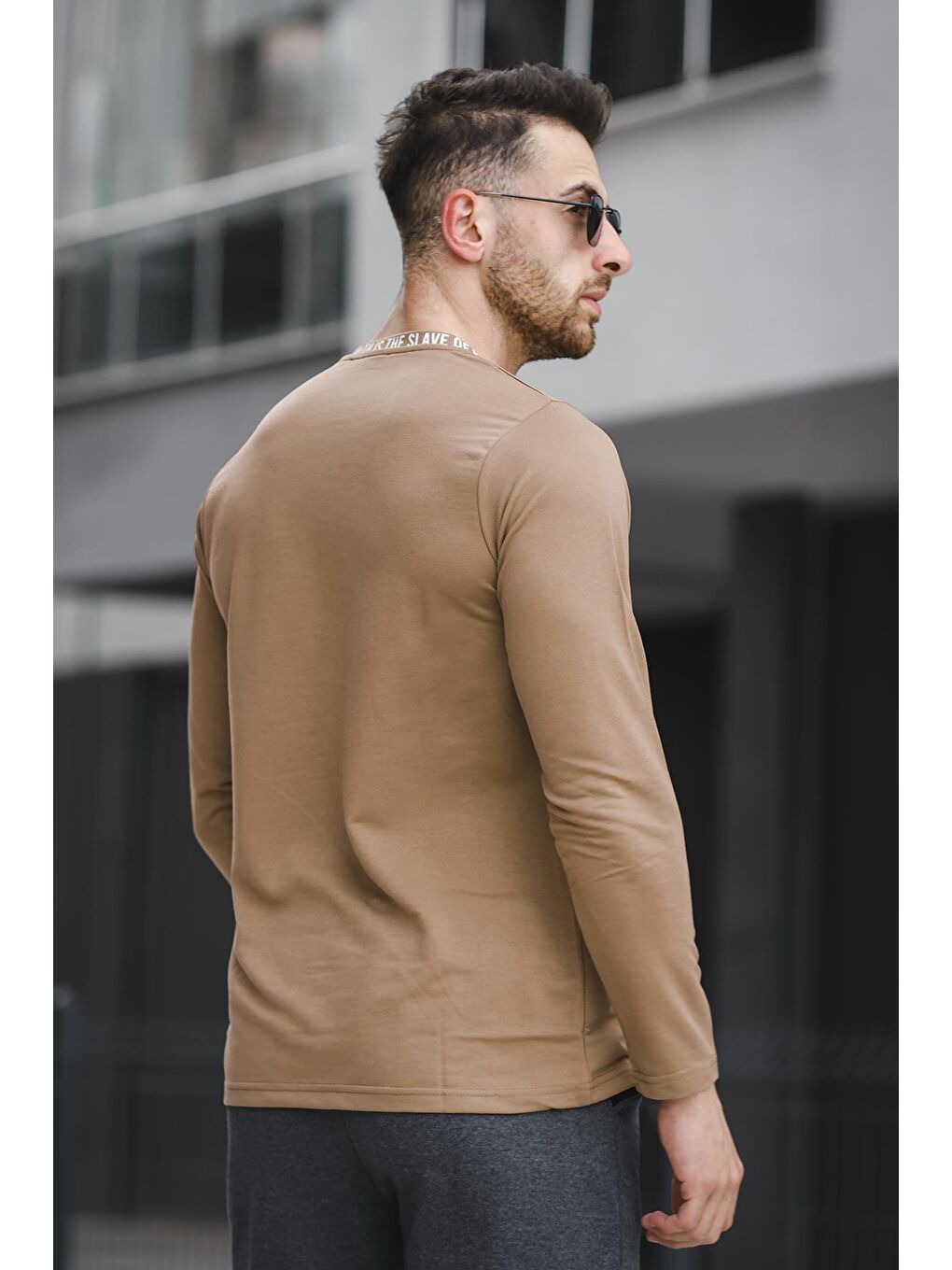 Kahverengi Yakası Baskılı Slim Fit Likralı Sıfır Yaka Erkek Sweatshirt-3