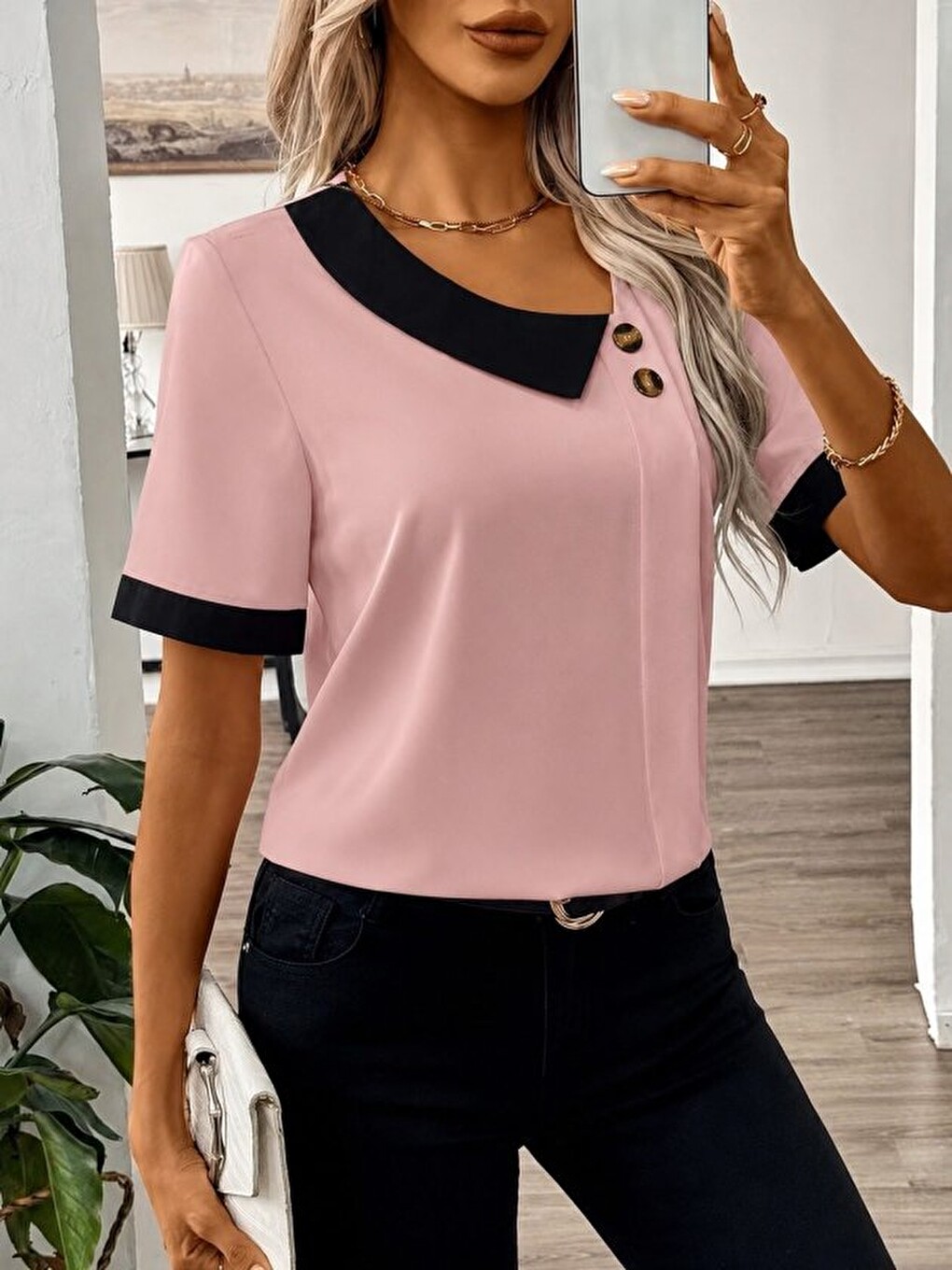 Pembe Kadın Kısa Kollu Asımetrik Yaka Detaylı Düğmeli Dubai Bluz-1