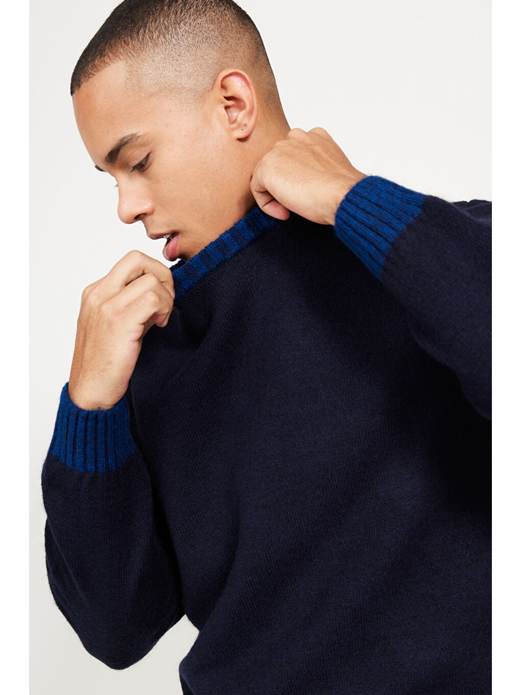 Erkek Lacivert-Saks Standart Fit Normal Kesim Bisiklet Yaka Triko Kazak-5