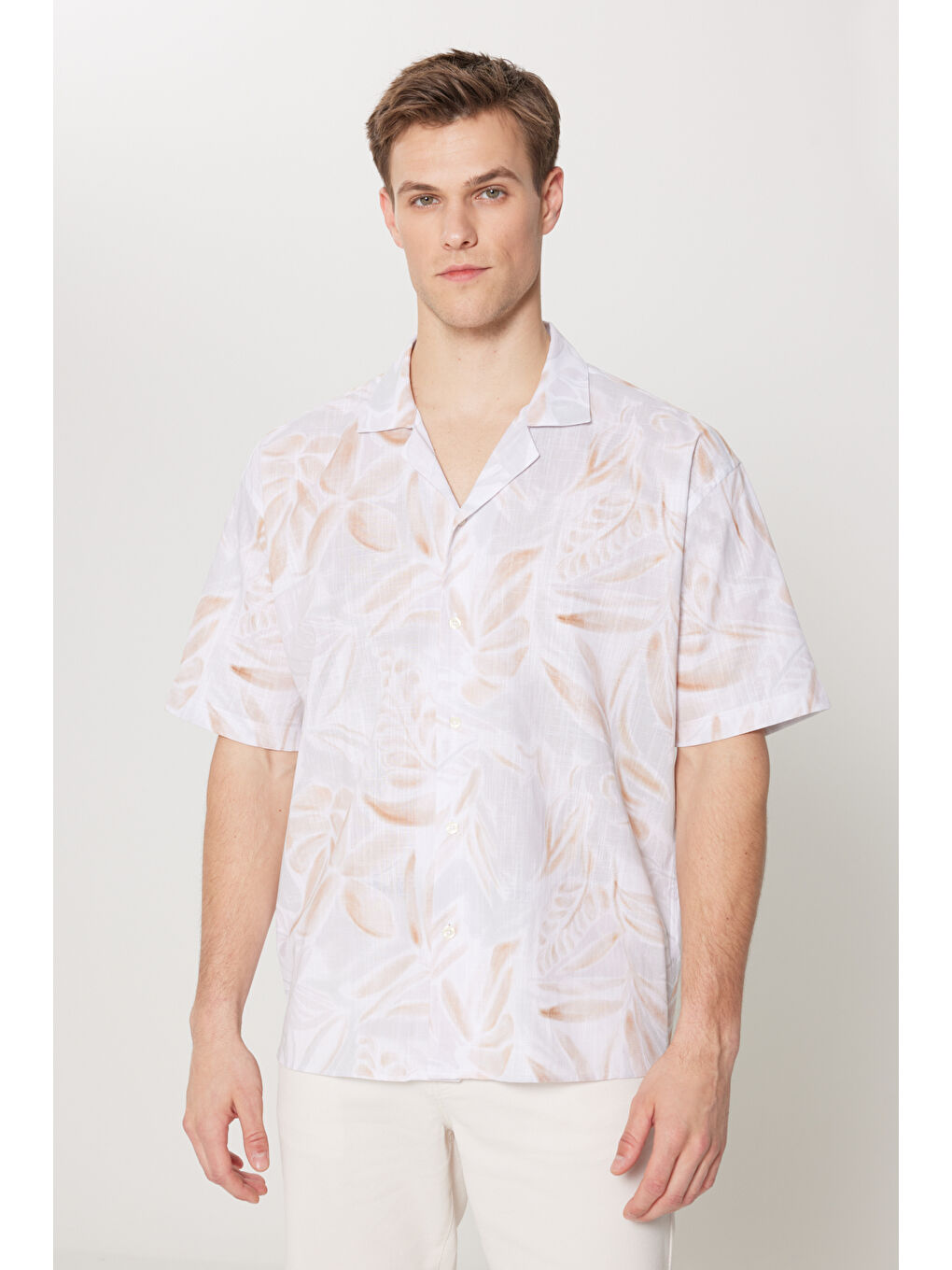 Erkek Bej-Kahve Oversize Fit Geniş Kesim Küba Yaka %100 Pamuk Baskılı Kısa Kollu Gömlek