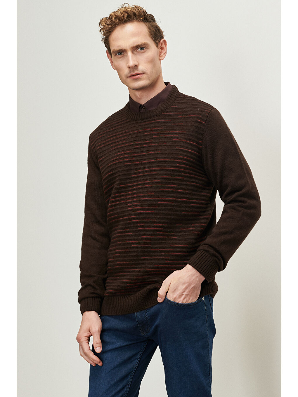 Kahverengi Erkek Kahve-Bordo Standart Fit Normal Kesim Bisiklet Yaka Dokulu Desenli Triko Kazak