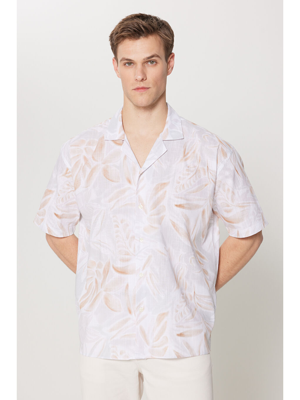 Erkek Bej-Kahve Oversize Fit Geniş Kesim Küba Yaka %100 Pamuk Baskılı Kısa Kollu Gömlek-2