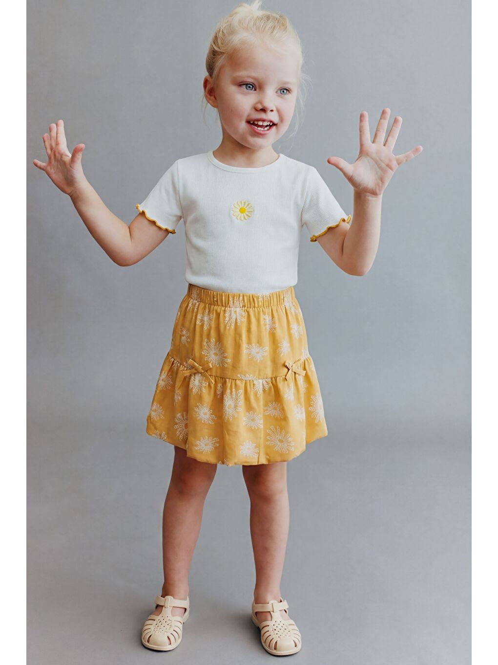 Beyaz Kız Çocuk Pamuklu Papatya Desenli Tişört Etek Takım