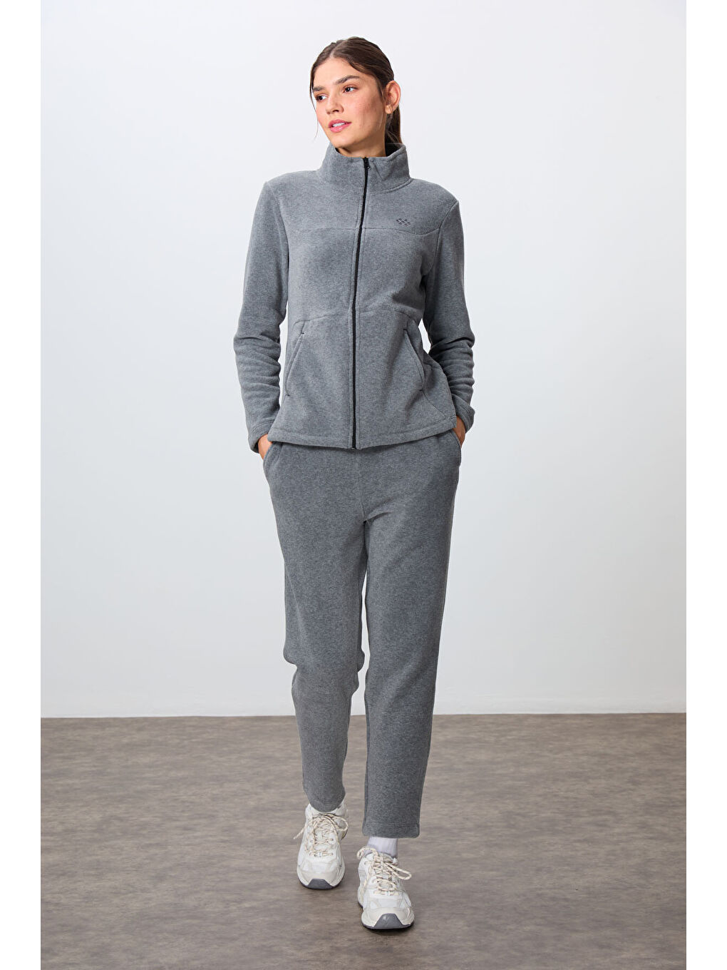 Gri Melanj Kalın Yumuşak Dokulu Dik Yaka Oversize Nakışlı Polar Kadın Eşofman Takım -95339-1